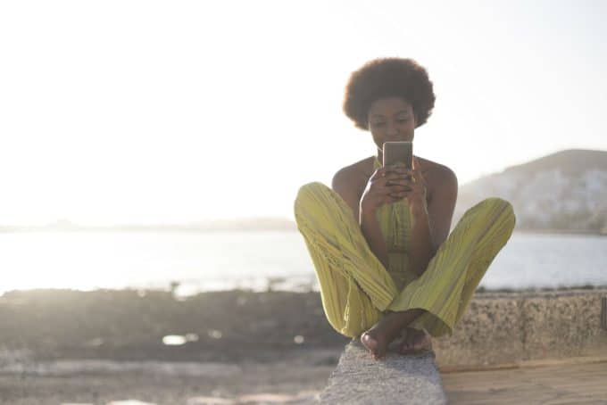 Glam.com – How To Resist Checking Your Email While On Vacation